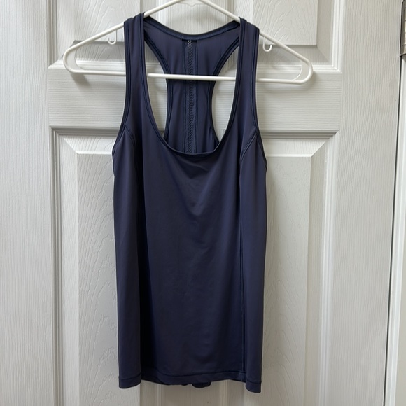 LIKE NEW! Lululemon Sculpt It Singlet - Picture 4 of 14